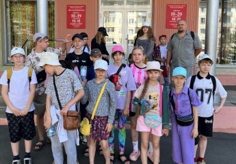 Распахнул свои улицы город