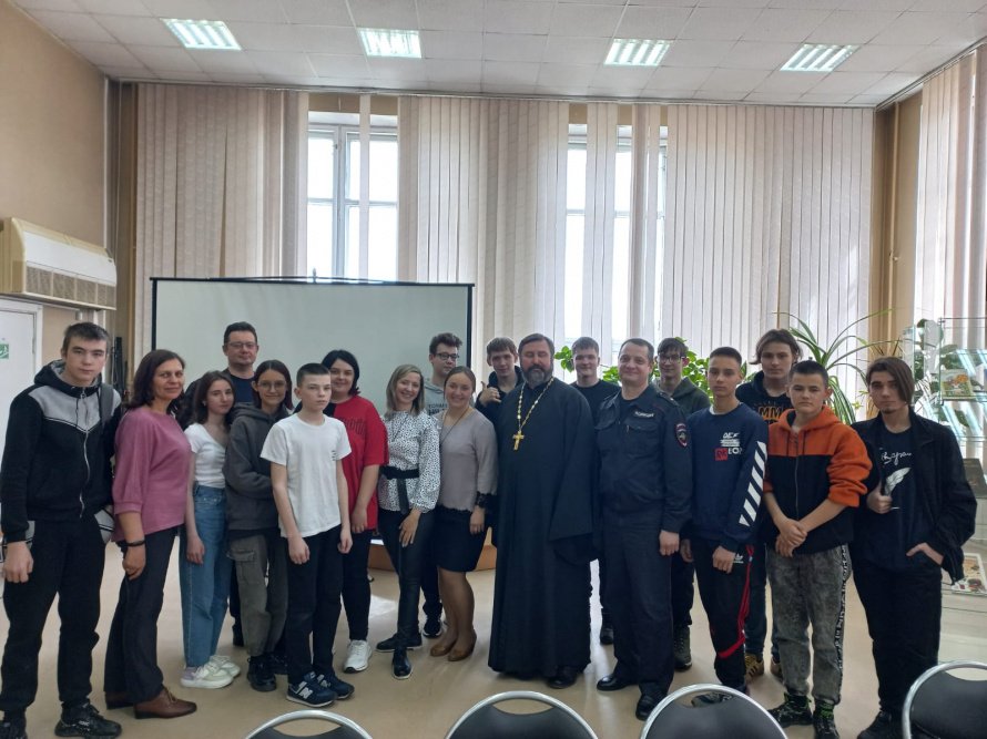 Вред электронных сигарет обсудили школьники города