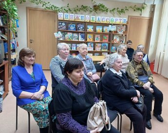 «Объединил поэзию и прозу»