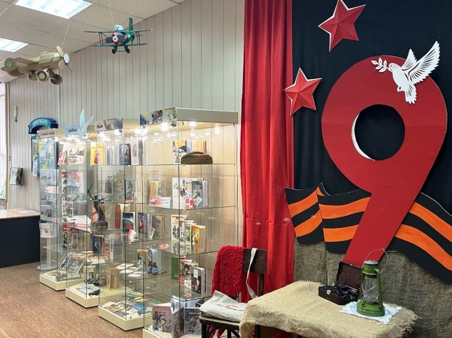 Книжная выставка – экспозиция «В книжной памяти мгновения войны» [0+]