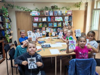 Робот с красной кнопкой