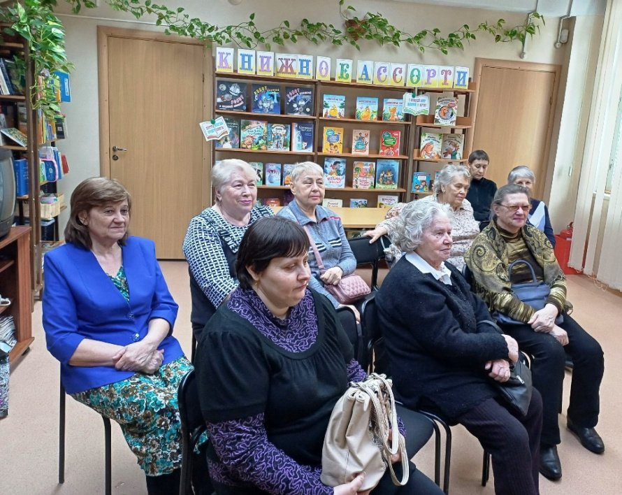«Объединил поэзию и прозу»