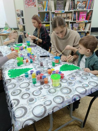 День многодетной семьи отметили в семейном клубе «Мастерская счастья»