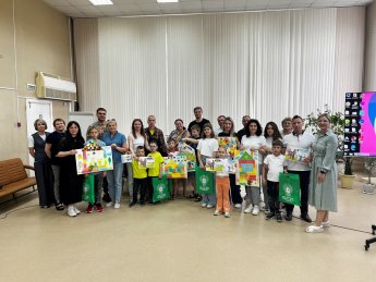 Семейная гостиная в библиотеке