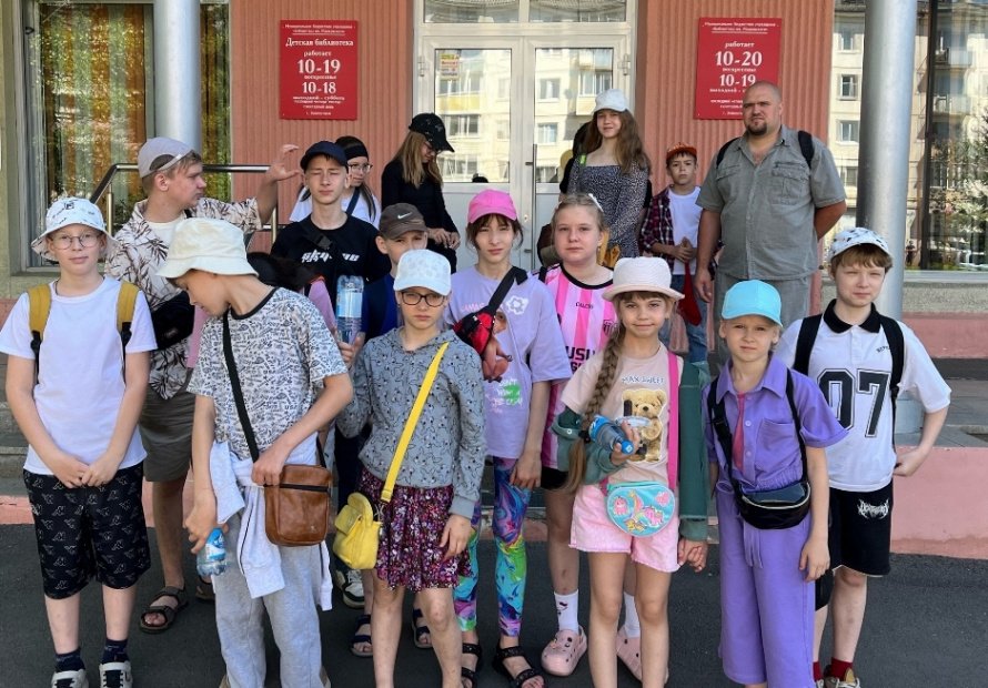 Распахнул свои улицы город