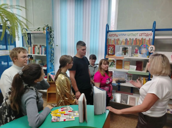 Авторы, которых читают сегодня. Книжная выставка 12+
