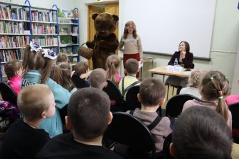Известные люди завода читают детям